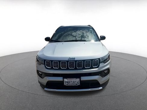 Used 2025 Jeep Compass Limited image 4