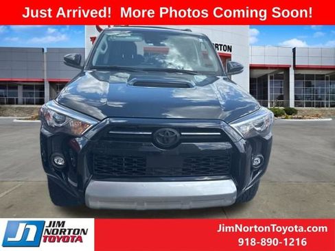 Used 2023 Toyota 4Runner TRD Off-Road Premium w/ Moonroof Package AWD/4WD image 2