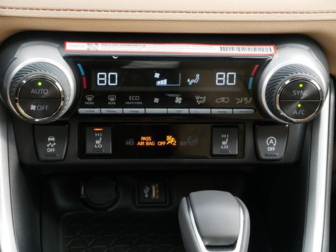 Used 2025 Toyota RAV4 XLE Premium image 12