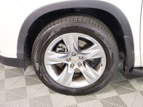 Used 2015 Toyota Highlander Limited image 19