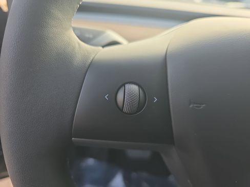 Used 2023 Tesla Model Y Long Range image 18