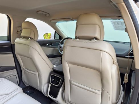 Used 2017 Lincoln MKX Select w/ Select Plus Package image 29