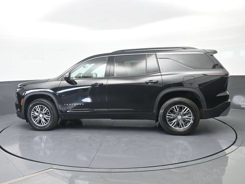 Used 2024 Chevrolet Traverse LT FWD image 3