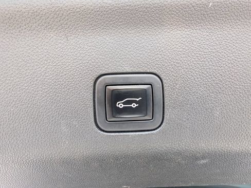 Used 2021 Chevrolet Suburban RST AWD/4WD image 21