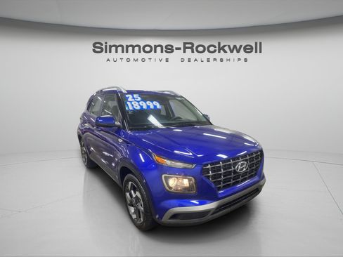 Used 2025 Hyundai Venue SEL FWD image 7