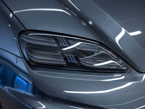 New 2026 Porsche Macan Turbo Electric AWD/4WD image 14