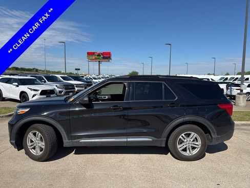 Used 2022 Ford Explorer XLT image 3