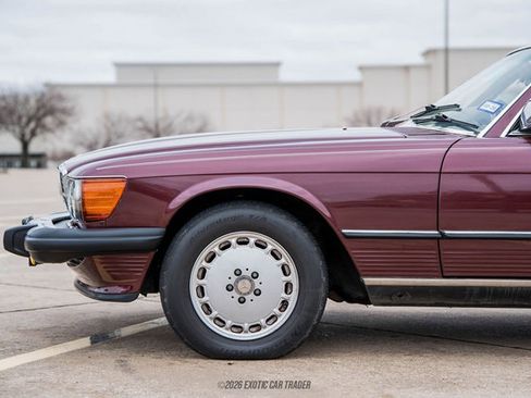Used 1988 Mercedes-Benz 560 SL image 4