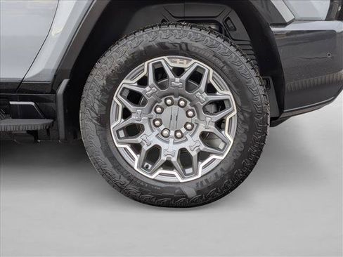 New 2025 GMC Hummer EV 3X w/ LPO, Roof Cross Rail Package AWD/4WD image 10