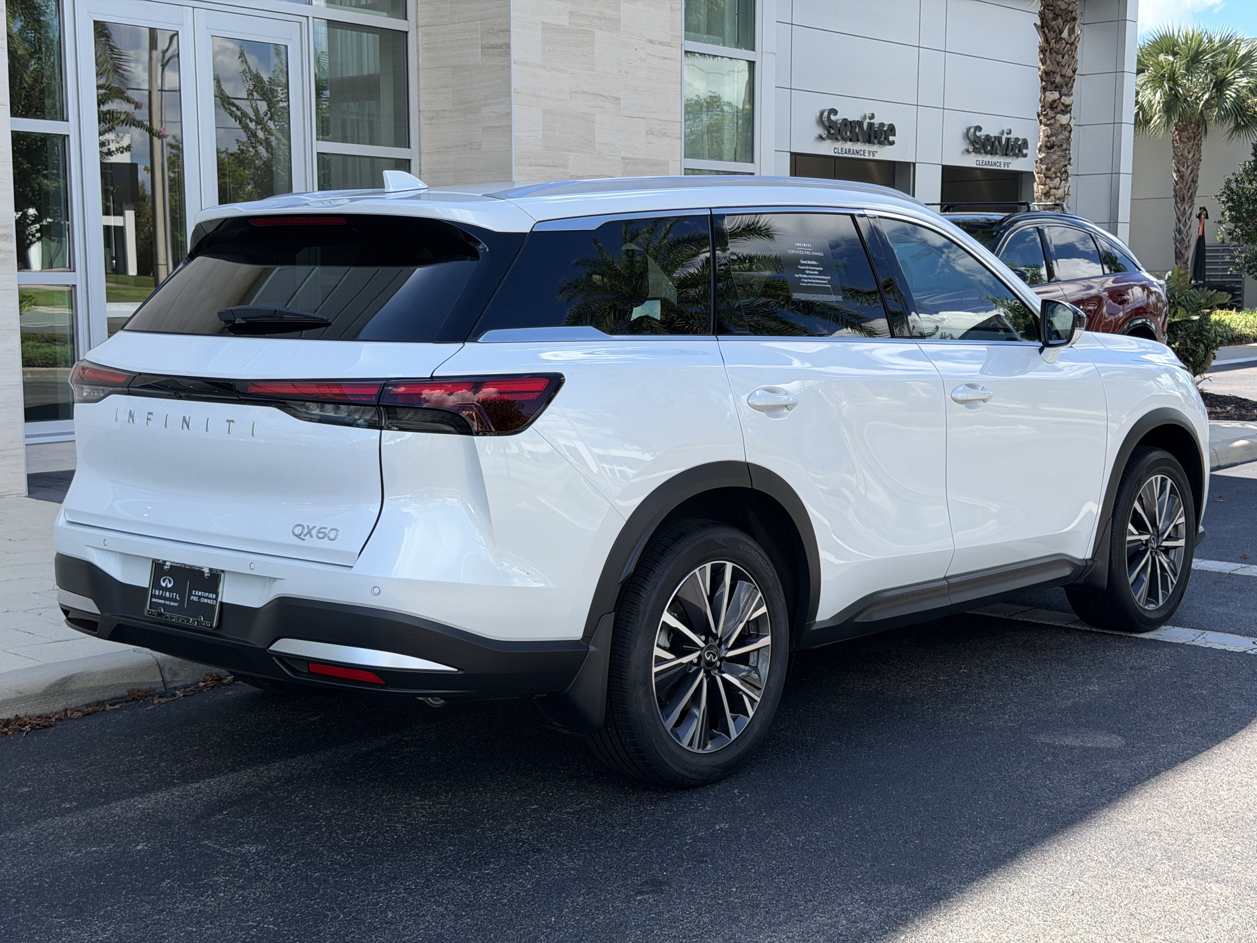 Certified 2027 INFINITI QX60 Luxe w/ Cargo Package FWD image 7
