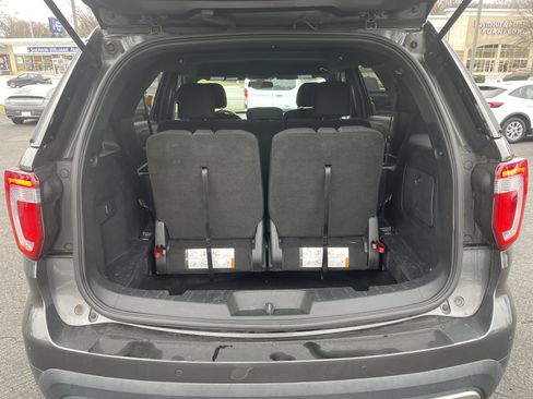 Used 2017 Ford Explorer XLT image 13