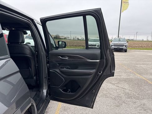 Used 2023 Jeep Grand Cherokee Overland image 15