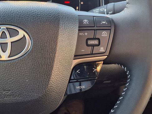 Certified 2025 Toyota Camry SE w/ Convenience Package image 13