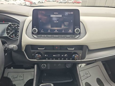 Used 2023 Nissan Rogue SV w/ SV Premium B Package image 23