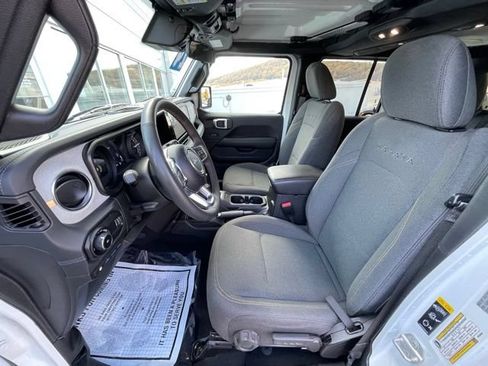 Used 2024 Jeep Wrangler Unlimited Sahara AWD/4WD image 4