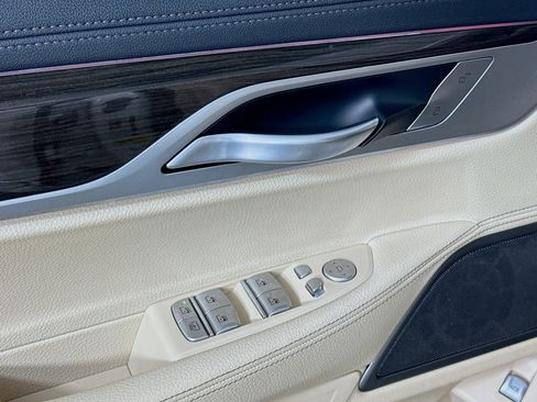 Used 2021 BMW 740i image 24