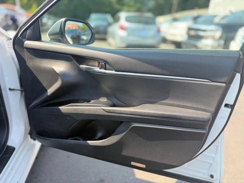 Used 2018 Toyota Camry LE FWD image 25