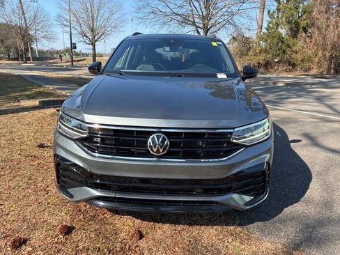 Used 2023 Volkswagen Tiguan SE R-Line image 8