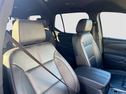 Used 2023 Chevrolet Traverse RS image 30