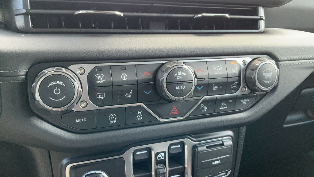 New 2026 Jeep Wrangler Unlimited Sahara AWD/4WD image 16