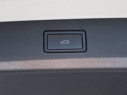 New 2026 Volkswagen Tiguan SE AWD/4WD image 19