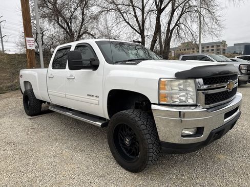 Used 2011 Chevrolet Silverado 2500 LT w/ Interior Plus Package image 4