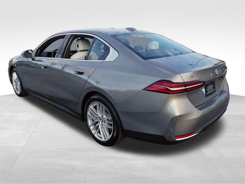 Used 2024 BMW 530i xDrive 530i xDrive w/ Convenience Package image 5