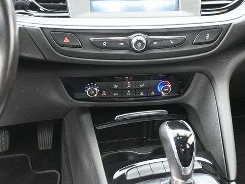 Used 2018 Buick Regal Preferred FWD image 20
