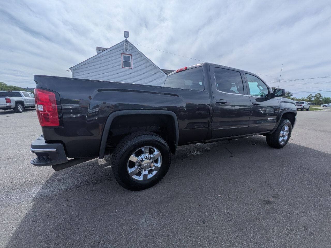 Used 2015 GMC Sierra 2500 SLE w/ SLE Preferred Package AWD/4WD image 8