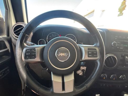 Used 2018 Jeep Wrangler Unlimited Sahara AWD/4WD image 14