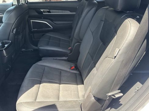 Used 2023 Kia Telluride EX w/ EX Captain's Chair Package AWD/4WD image 14