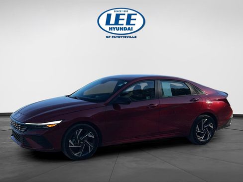 Certified 2025 Hyundai Elantra Sport image 8