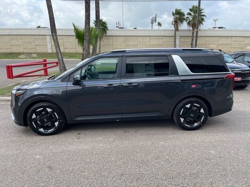 New 2026 Kia Carnival EX FWD image 3