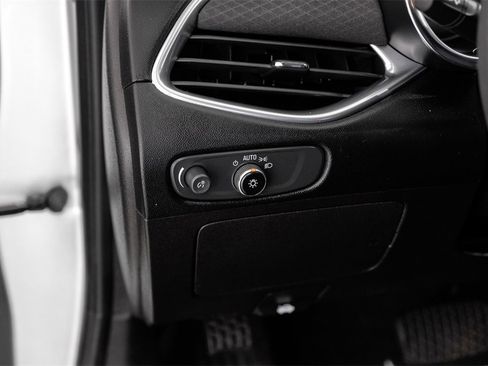 Used 2021 Chevrolet Malibu LT image 25