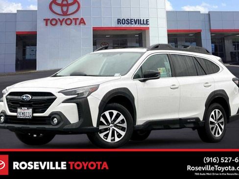 Used 2023 Subaru Outback Premium image 1