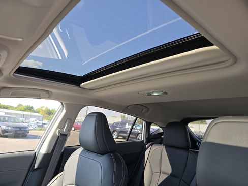 Used 2024 Subaru Crosstrek 2.5i Limited image 9