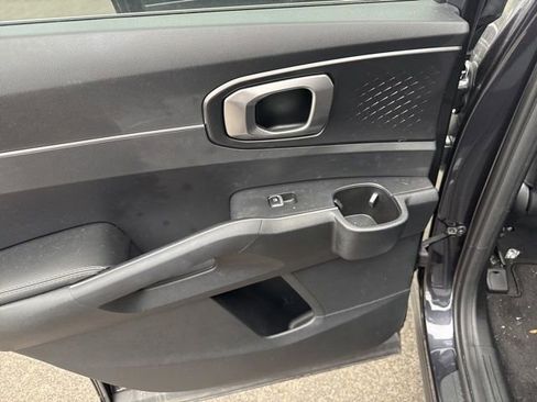 Used 2025 Kia Sorento LX image 29