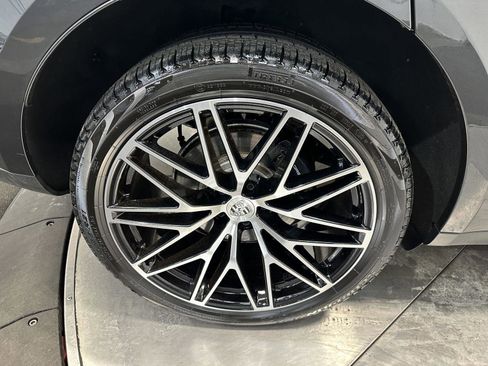 Certified 2025 Porsche Macan Macan image 13