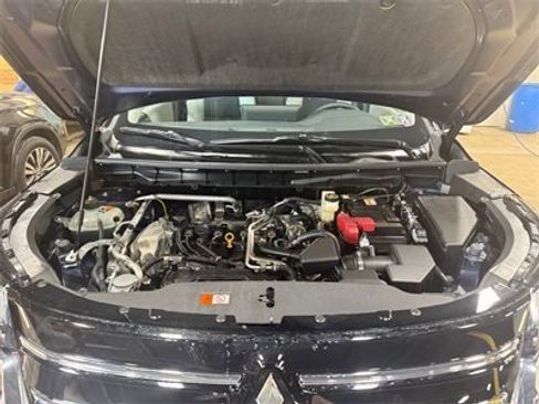 New 2025 Mitsubishi Outlander SE image 25