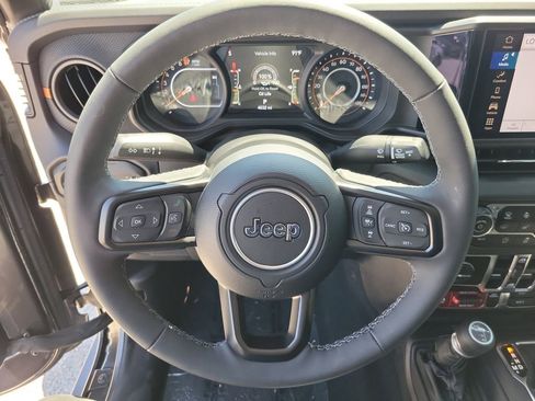 Used 2025 Jeep Gladiator Mojave w/ Steel Bumper Group AWD/4WD image 24