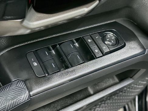Used 2025 Toyota Tacoma TRD Off-Road AWD/4WD image 15