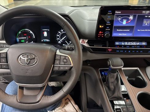 Certified 2022 Toyota Sienna XLE image 20