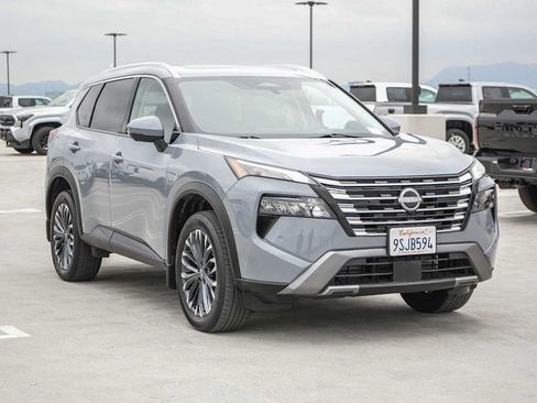 Used 2025 Nissan Rogue SL w/ Tech Package AWD/4WD image 7