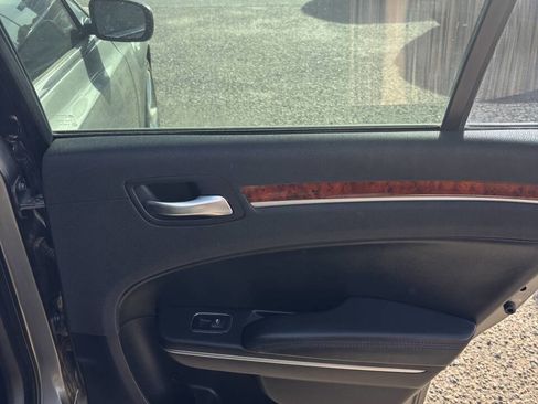 Used 2012 Chrysler 300 Limited image 17