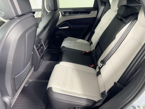 Certified 2026 Porsche Cayenne Coupe AWD/4WD image 23