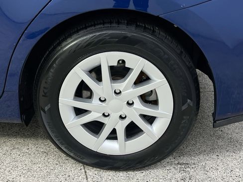 Used 2017 Toyota Prius V Three image 16