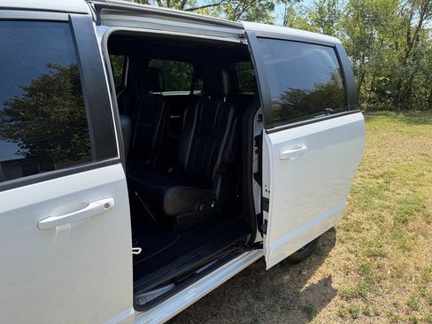 Used 2019 Dodge Grand Caravan GT FWD image 18