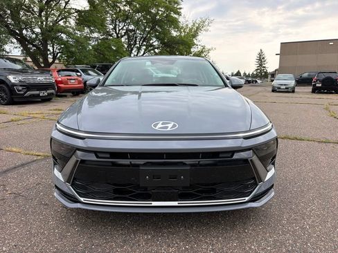 Used 2024 Hyundai Sonata SEL FWD image 2