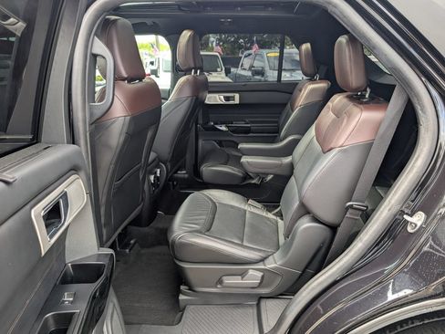Used 2023 Ford Explorer Platinum w/ Technology Package AWD/4WD image 13
