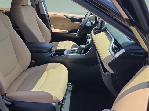 Certified 2021 Toyota RAV4 XLE AWD/4WD image 29